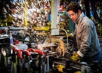 تصویب دستمزد کارگران در یک جلسه اضطراری؟/ جنگ جلسات شورای عالی کار را عقب انداخت
