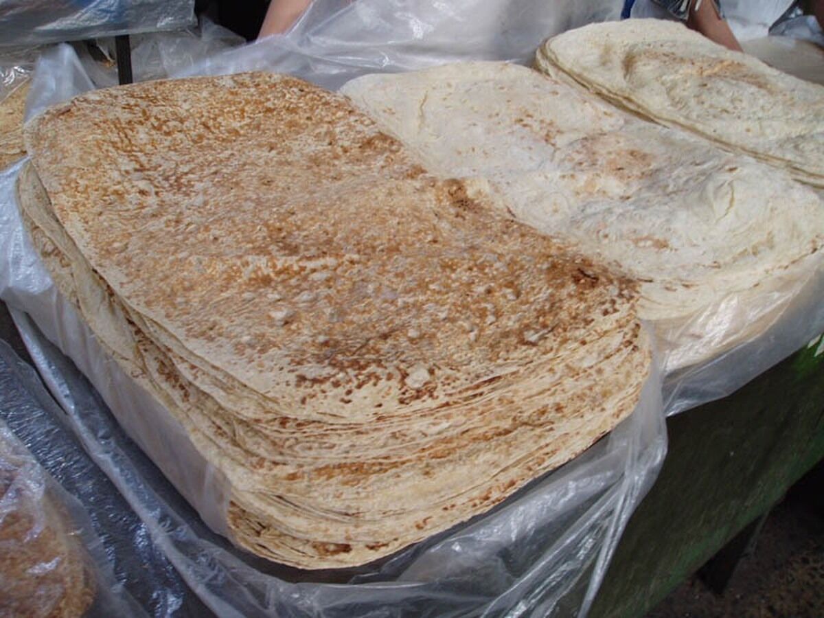 مردم نگران تامین نان نباشند/ آرد و گندم به میزان کافی در دسترس است
