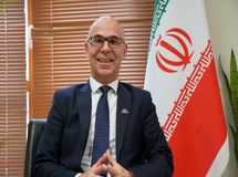 ۲ میلیارد و چهارصد میلیون دلار قاچاق لوازم آرایشی و بهداشتی داریم