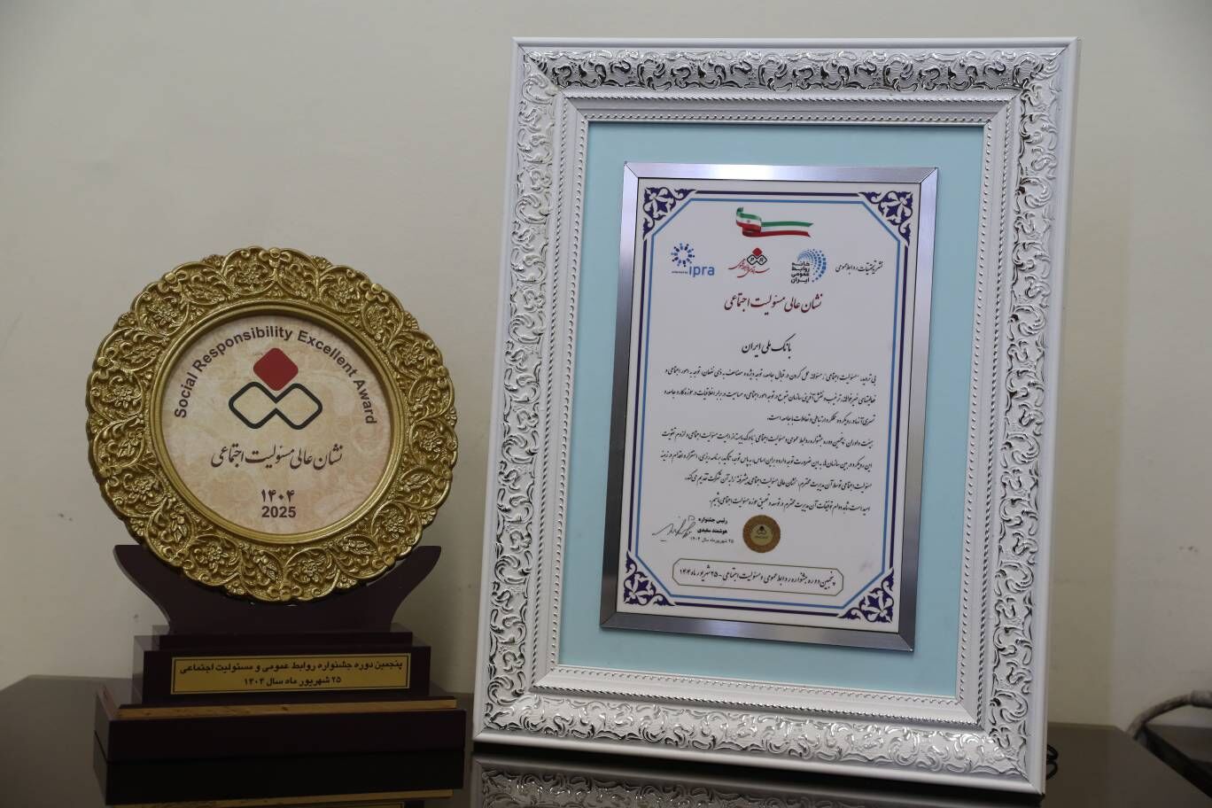 درخشش بانک ملی ایران در جشنواره روابط عمومی / دریافت نشان عالی مسئولیت اجتماعی