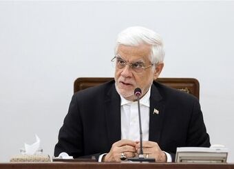 عارف: دولت در برابر مدیری که تولید خودروسازی را متوقف کند از اقتدار خود استفاده خواهد کرد