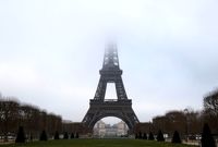 پاریس گرفتار میان بدهی و بی‌ثباتی؛ سقوط رتبه اعتباری فرانسه
