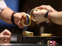 رییس سابق اتحادیه طلا هشدار داد: خریدوفروش طلا تا اطلاع ثانوی ممنوع!
