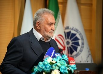 آن‌قدر که از خیانت‌های داخلی آسیب می‌بینیم از تحریم‌ها آسیب ندیدیم