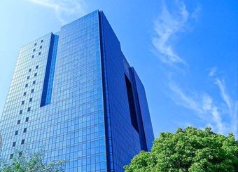 بانک‌ها همچنان به بازار شبانه پناه می‌برند