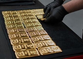 قیمت جهانی طلا امروز جمعه ۳ بهمن ۱۴۰۴/ یک قدم تا فتح کانال ۵ هزار دلاری
