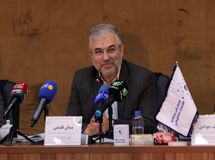 تذکر ۵٠ نماینده به وزیر اقتصاد/ دلار حذف می شود؟

