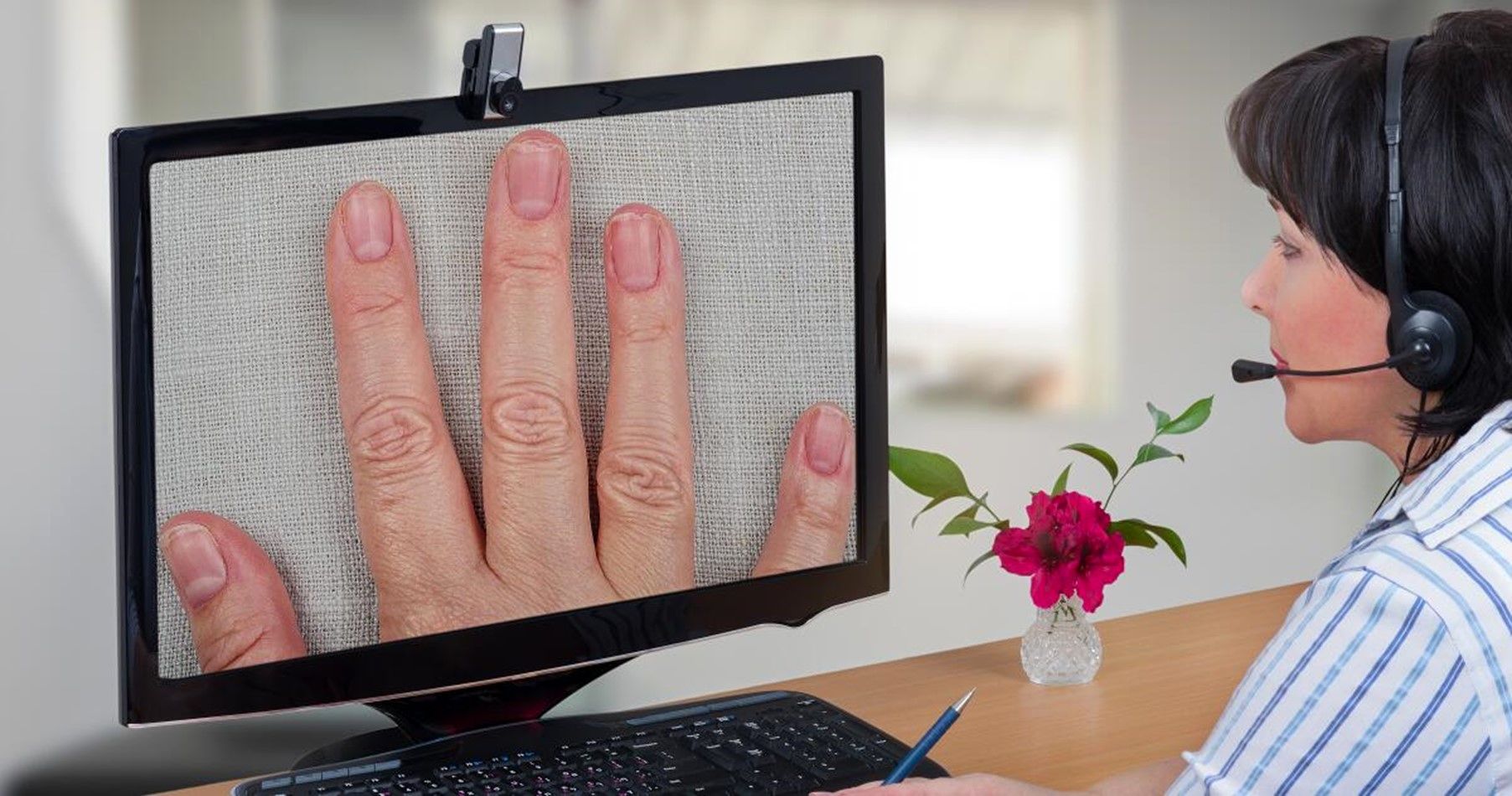 امکان گفت‌وگوی مستقیم با پزشکان پوست و مو، به صورت آنلاین فراهم شد!