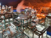 هشدار درباره کسری منابع هدفمندی؛ پتروشیمی‌ها 200 همت بدهی خود را ندادند
