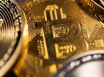 قیمت ارز‌های دیجیتال امروز / بیت‌کوین از سقف جدید عقب نشست
