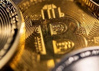 قیمت ارز‌های دیجیتال امروز / بیت‌کوین از سقف جدید عقب نشست
