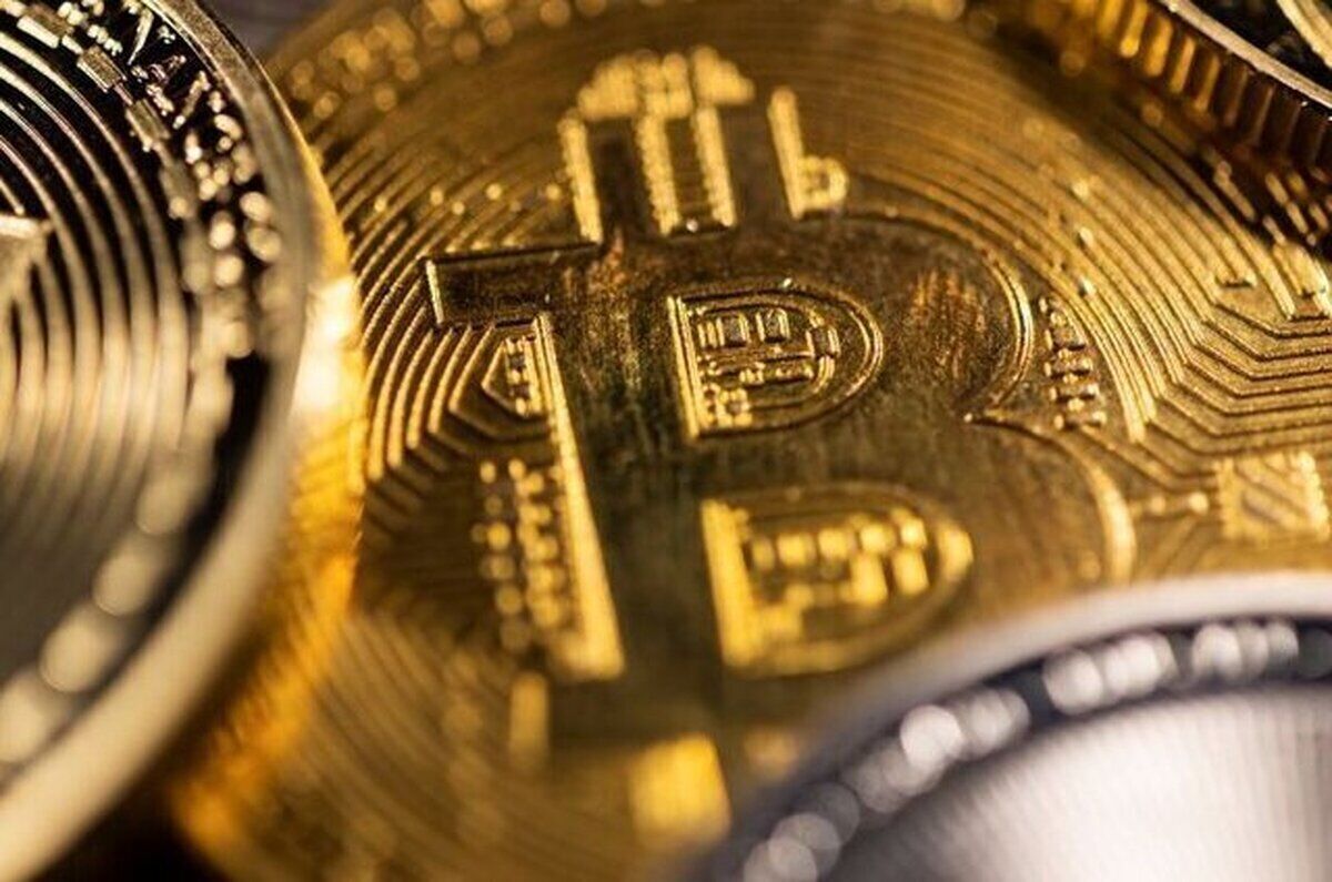 قیمت ارز‌های دیجیتال امروز / بیت‌کوین از سقف جدید عقب نشست
