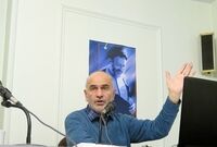 انتقاد شدید فرشاد مؤمنی از شوک درمانی در اقتصاد؛ این نوعی جیب‌بری است / با صدقه نمی‌توان به توسعه رسید
